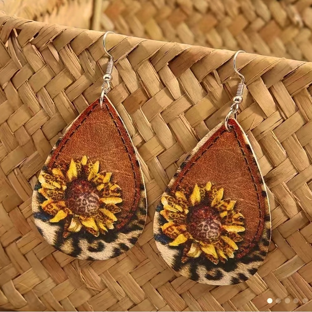 Teardrop earrings